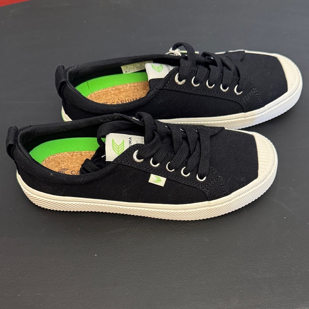 Cariuma Women Black Canvas Sneakers